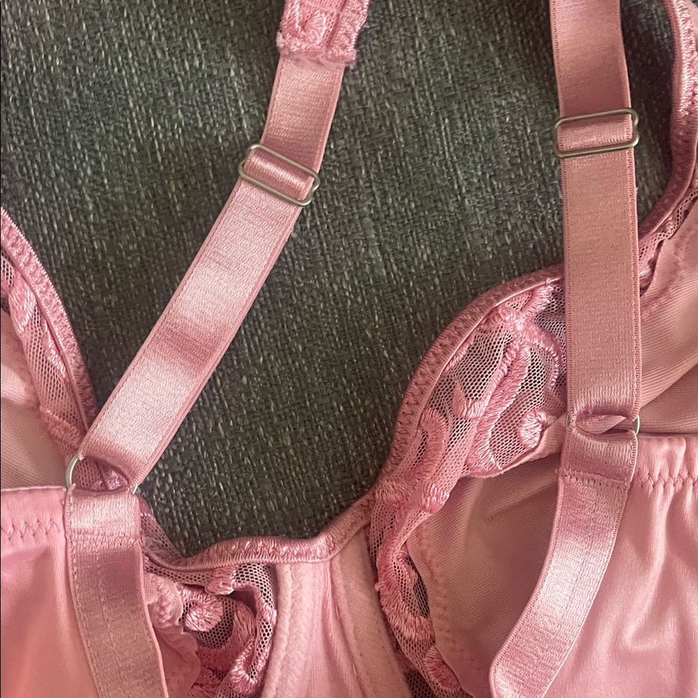 Lilyette pink bra with lace 38D - Picture 3 of 7